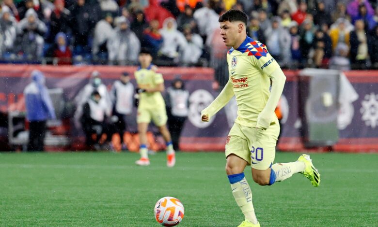 Richard Sánchez con el Club América en un partido por el torneo Clausura 2024, Liga MX.