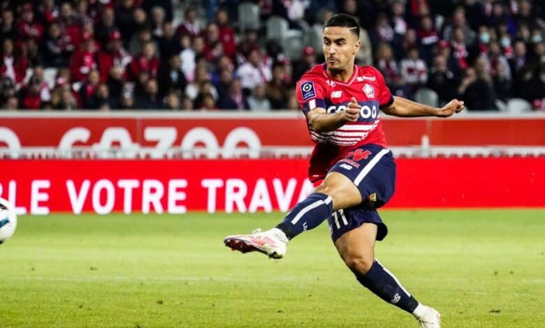 Adam Ounas, jugando para el Lille de Francia por Ligue 1. Actualmente Agente Libre ofrecido al Club América.