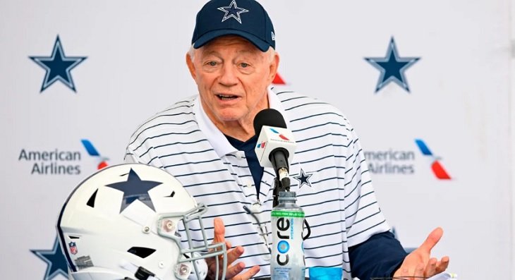 Jerry Jones es el propietario de los Dallas Cowboys con un monto total de 10.32 mil millones de dólares.