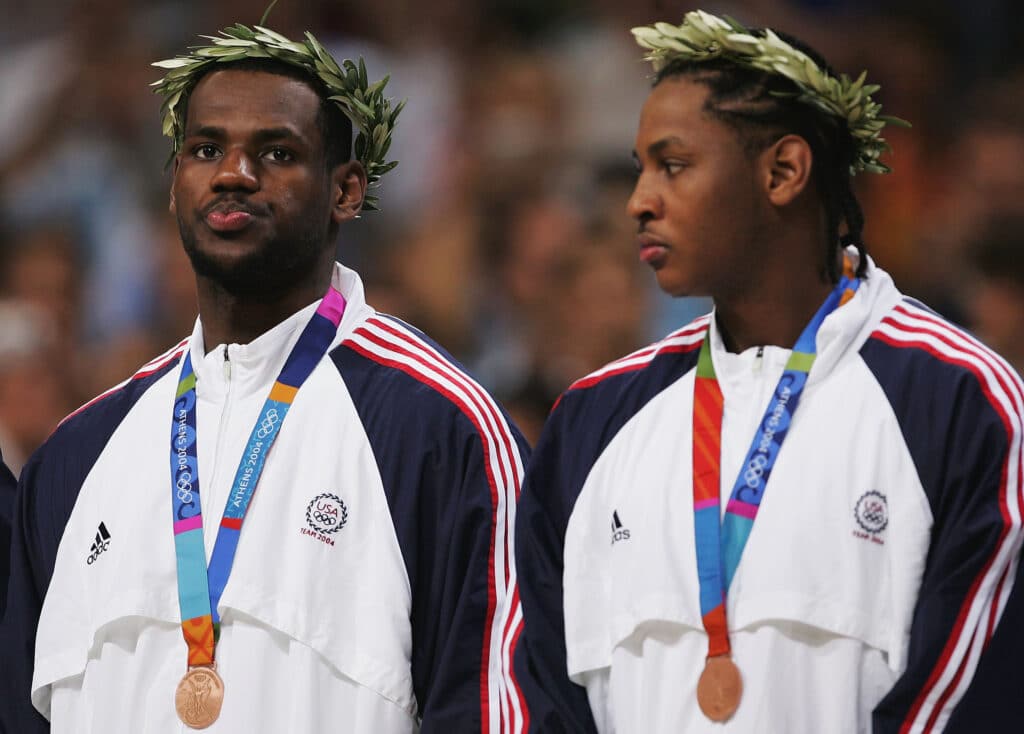 Francia vs Estados Unidos: la última vez que Team USA no se llevó el oro Olímpico fue en Atenas 2004, cuando logrando la medalla de bronce(Athens, Greece. Photo by Jamie Squire/Getty Images)