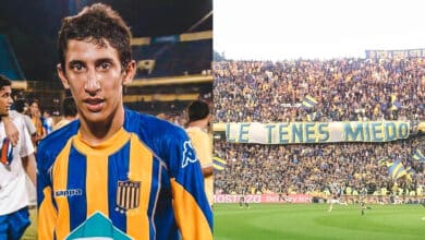 Ángel Di María y una bandera sugerente en la tribuna de Rosario Central