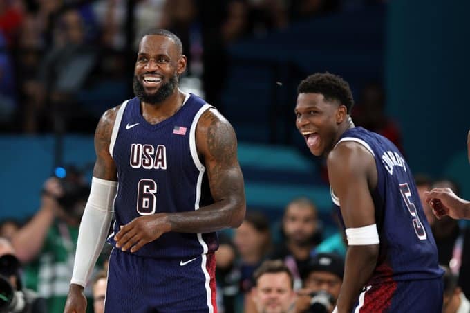 Lebrón James y Anthony Edwards, dos figuras que estarán disponibles para Estados Unidos vs Serbia. (@usabasketaball)