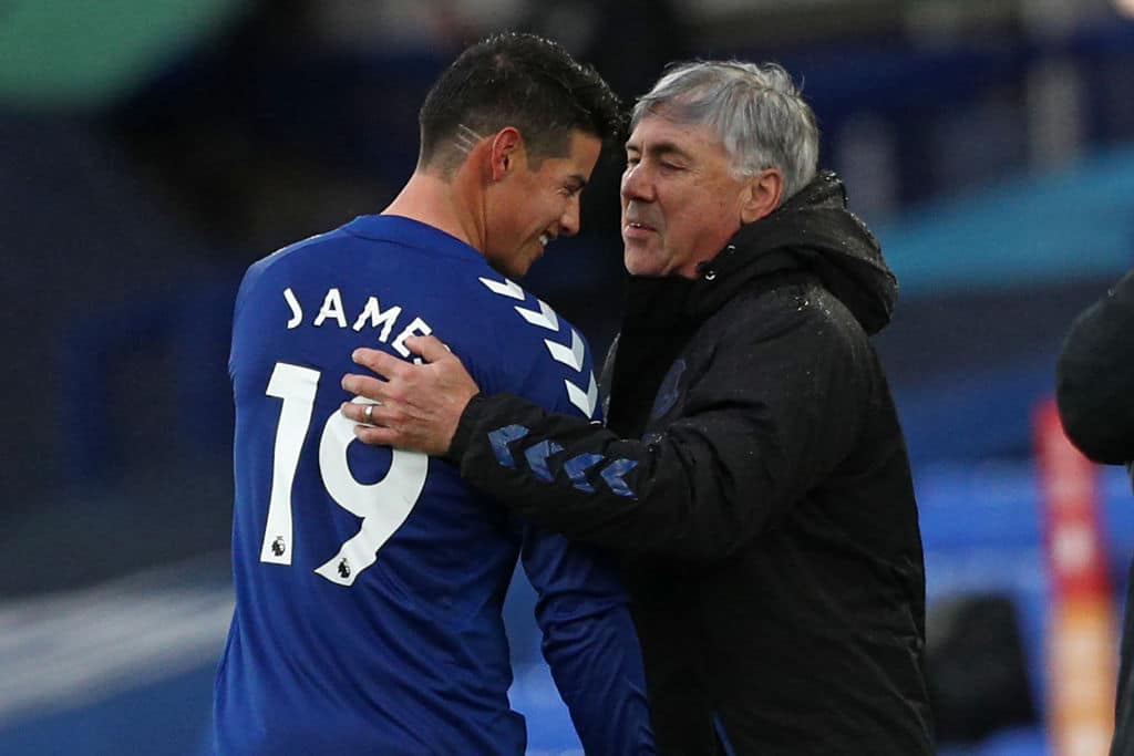 James Rodríguez y Carlo Ancelotti durante su paso por Everton