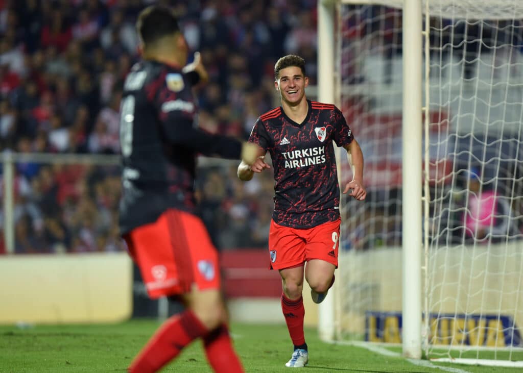 Unión vs. River, la última vez que se enfrentaron en Santa Fe, el Millo goleó con doblete de Julián Álvarez.