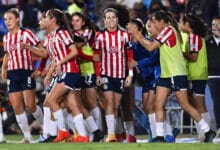 Licha Cervantes en un partido con Chivas Femenil.