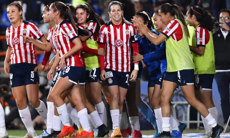 Licha Cervantes en un partido con Chivas Femenil.