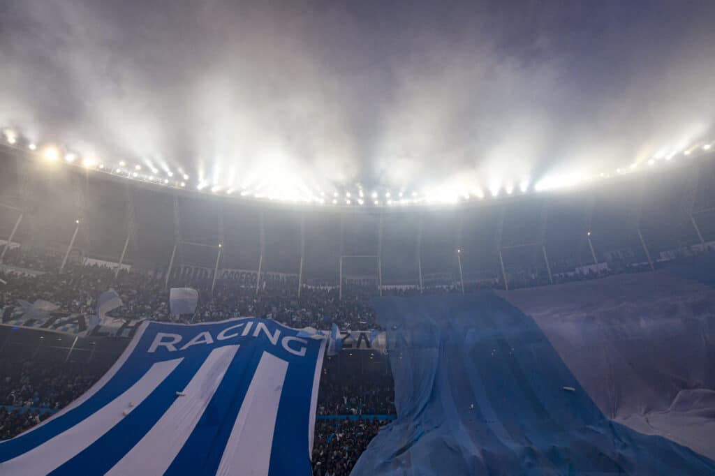 Racing Club hinchas fanáticos en el Cilindro de Avellaneda