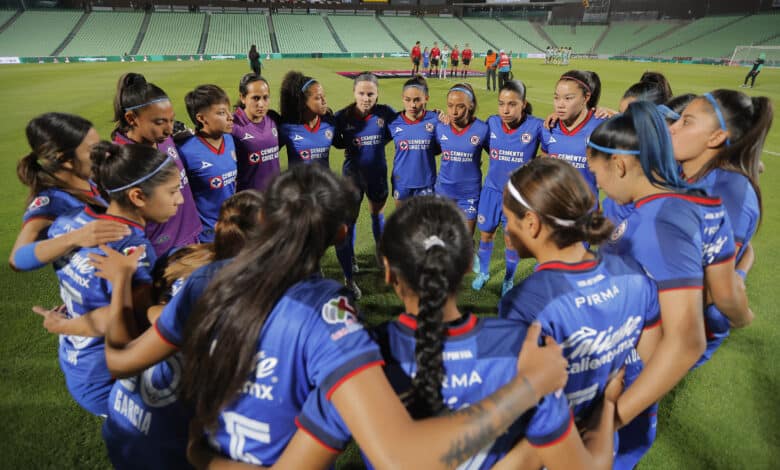 Jugadoras celestes antes del partido de Santos Laguna vs Cruz Azul del Torneo Clausura 2024 Liga MX Femenil Chivas vs Cruz Azul