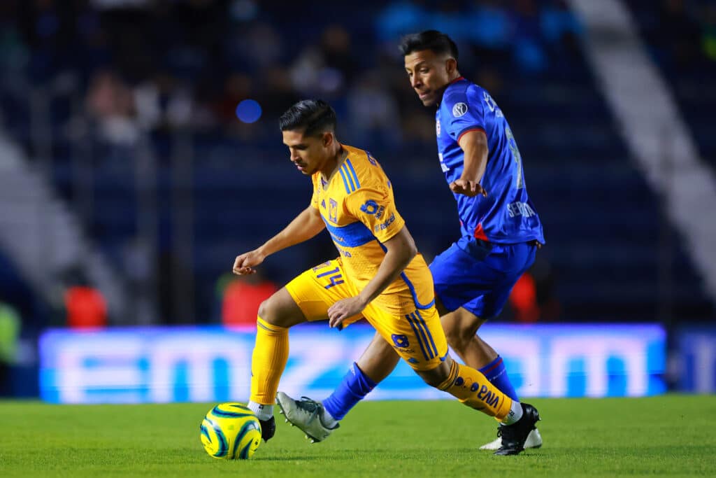 Jesus Garza y Angel Sepulveda en el partido de Cruz Azul vs Tigres en el Torneo Clausura 2024 de la Liga MX. Tabla general