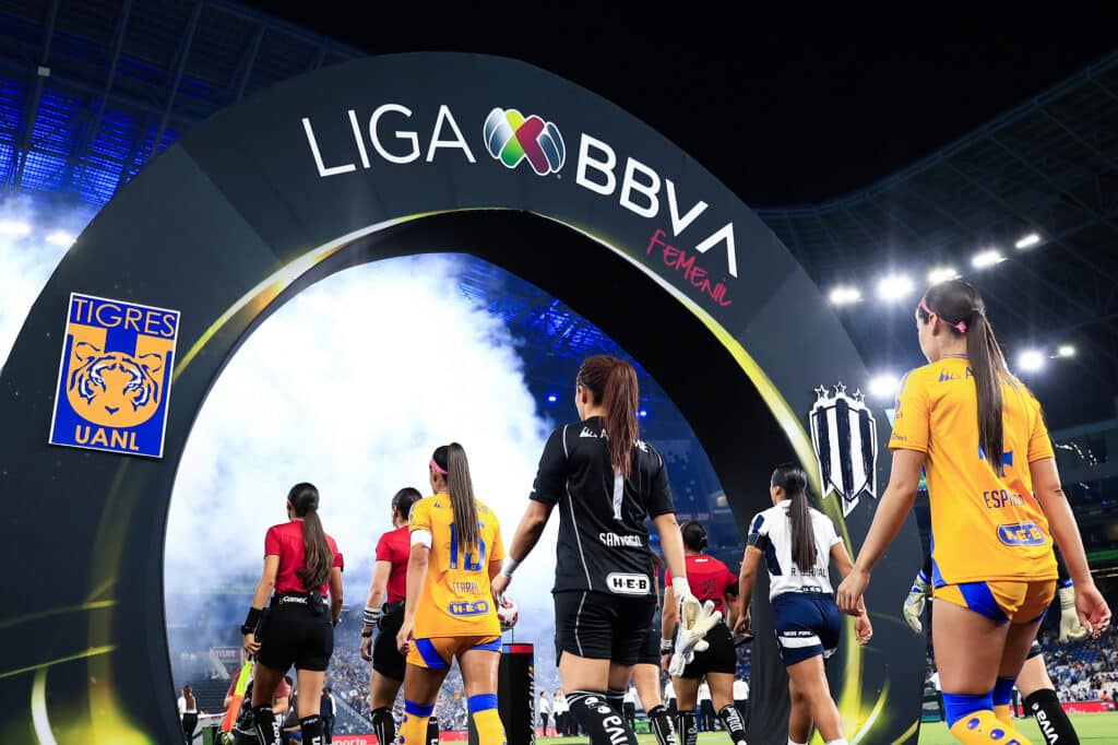 Jugadoras en el duelo Monterrey vs Tigres de la Campeona de Campeonas 2024 de la Liga MX Femenil