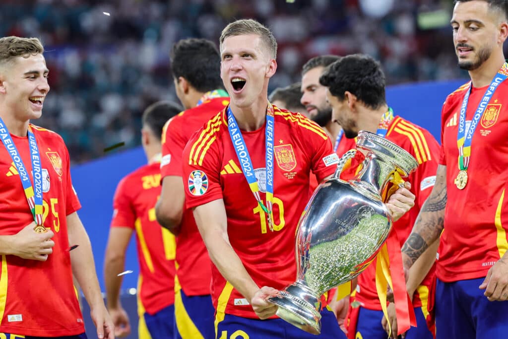 Dani Olmo: El flamante fichaje del Barcelona que aún no puede debutar. (Photo by A4281 Christian Charisius/picture alliance via Getty Images)