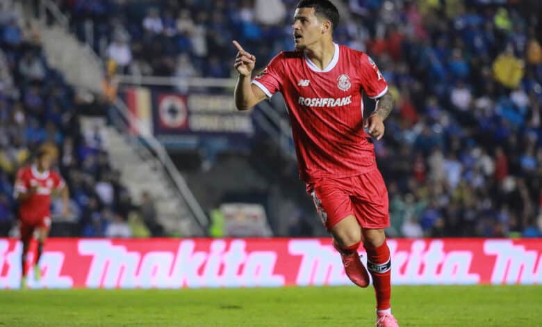 Maximiliano Araujo celebra su gol en el juego de Cruz Azul vs Toluca del Apertura 2024 de la Liga MX.