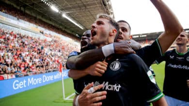 Santiago Giménez regreso a la senda del gol y ya suma 53 tantos en Holanda.