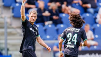 Santiago Gimenez celebra su gol en el juego PEC Zwolle vs Feyenoord en la Eredivisie 2024-25