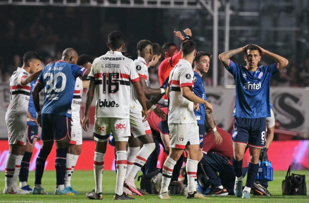 Falleció Juan Izquierdo: El jugador había sufrido un paro cardiaco en la Copa Libertadores. (Photo by NELSON ALMEIDA/AFP via Getty Images)