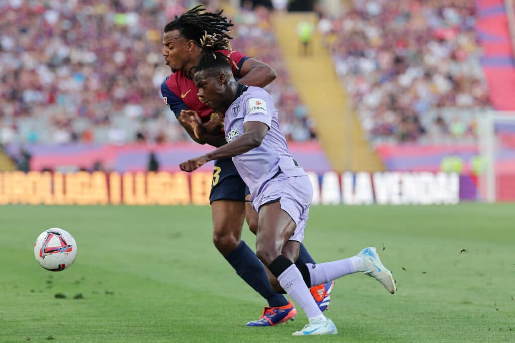 Rayo Vallecano vs Barcelona: Una nueva prueba para el equipo de Hansi Flick. (Photo by LLUIS GENE/AFP via Getty Images)