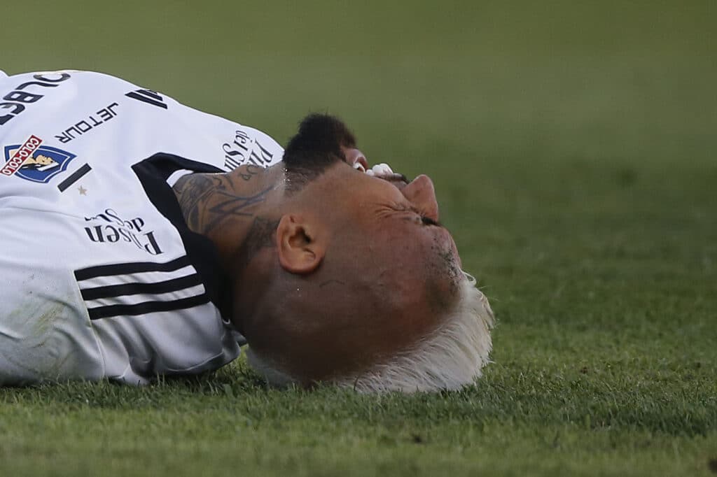 Colo Colo vs River Plate: Arturo Vidal llega entre algodones a este duelo, pero estará disponible entre los citados de Jorge Almirón. ¿Lo logrará jugar?(10/03/2024 Dragomir Yankovic/Photosport)