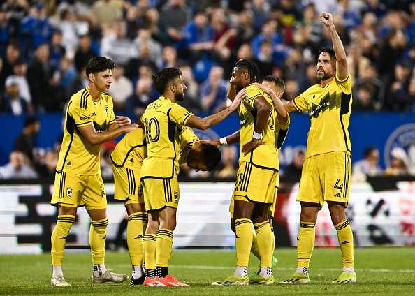 Diego Rossi celebra su gol con Max Arfsten, Steven Moreira y Rudy Camacho en el partido de Columbus Crew vs Montreal de la MLS 2024. Columbus Crew vs New York City Columbus Crew vs Philadelphia