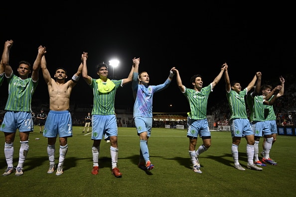 Jugadores del Seattle Sounders festejan la victoria vs Sacramento Republic FC. Seattle Sounders vs Necaxa Seattle Sounders vs Galaxy