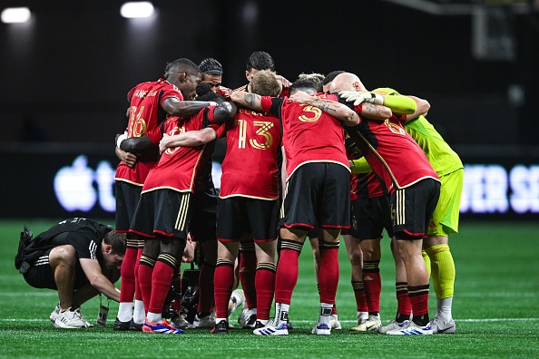 Jugadores del Atlanta United platican antes de un partido de la campaña 2024 de la MLS. Atlanta United vs Santos