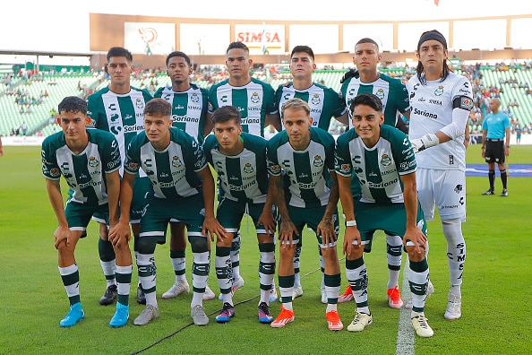 Jugadores de Santos posan antes del partido vs Tigres en el Apertura 2024 de la Liga MX. Cincinnati vs Santos