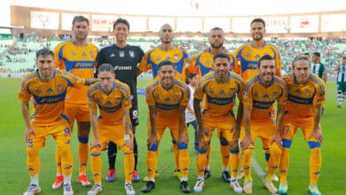 Jugadores de Tigres posan antes del partido vs Santos en el Apertura 2024 de la Liga MX. Tigres vs Pachuca Pumas vs Tigres