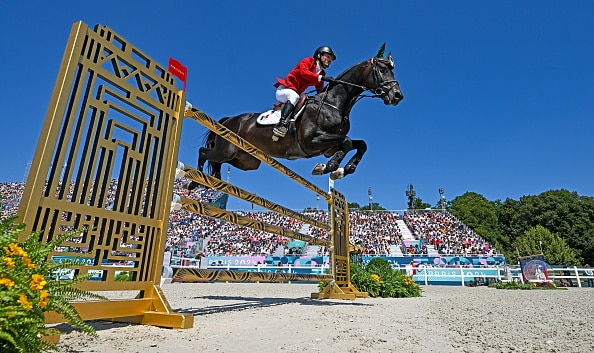 Andrés Azcárraga de México, montando a Contendros 2, en la prueba de Salto Individual en los Juegos Olímpicos París 2024.