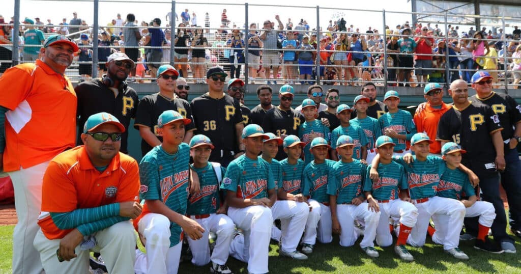 La MLB creó un evento llamado MLB Little League Classic para atraer a los más pequeños. (@MLB)