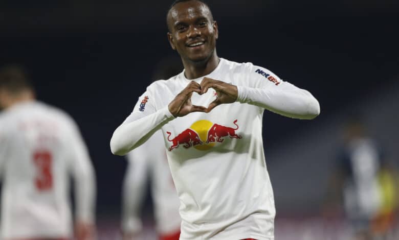 Helinho, próximo refuerzo del Club Deportivo Toluca, jugando y celebrando un gol con su Club de Brasil, el Red Bull Bragantino.