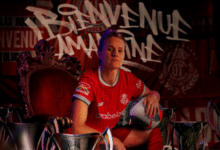 Amandine Henry con el Club Deportivo Toluca Femenil, posando en su presentación oficial y bienvenida al CLub.