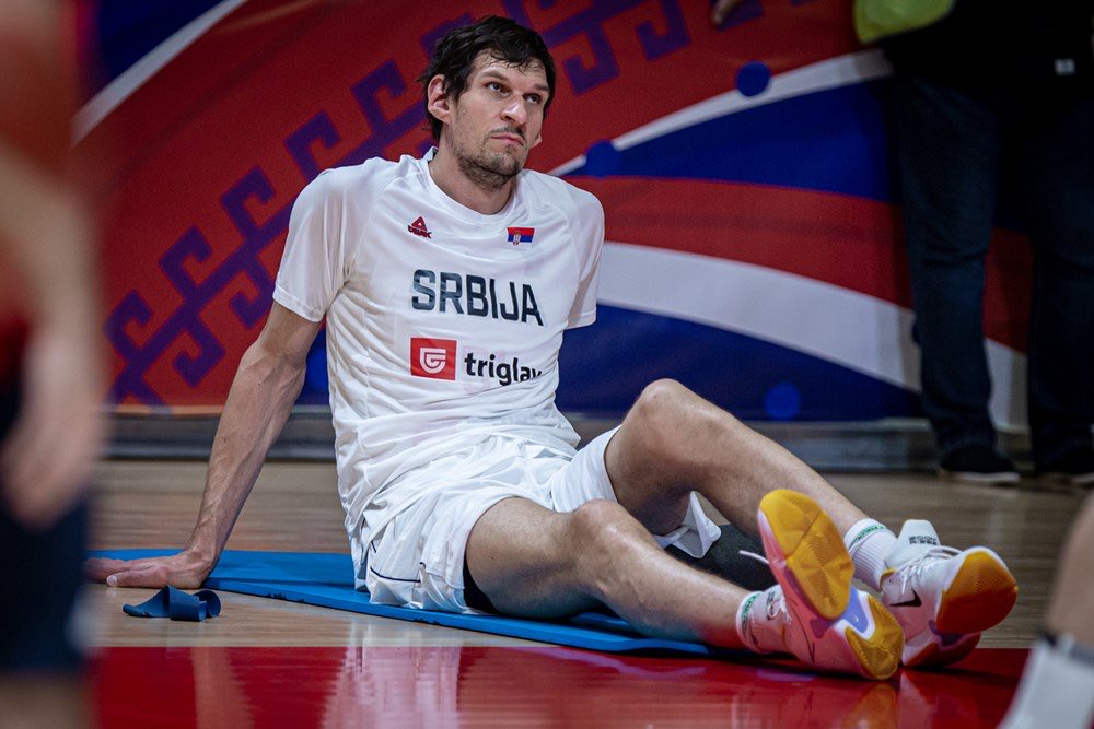 Boban Marjanovic, uno de los jugadores más altos de la NBA, sigue libre.