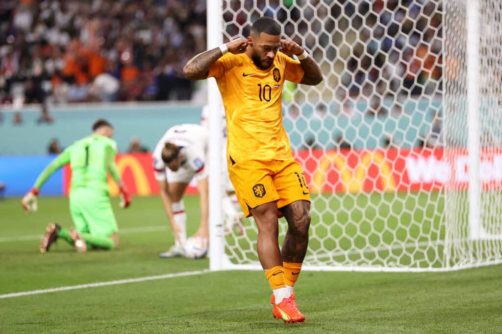 Memphis Depay está cerca de ser el nuevo jugador del Corinthians en Brasil para disputar el Brasileirao y la Copa Sudamericana. (Photo by Julian Finney/Getty Images)