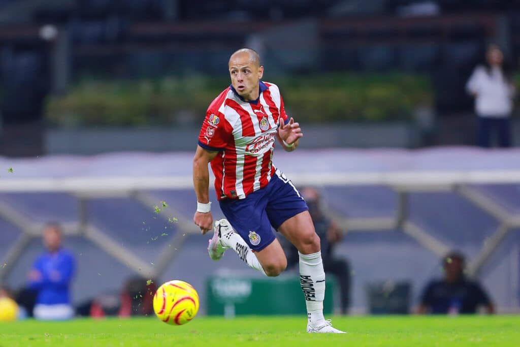 Javier Hernández suma 17 partidos de 36 posibles con Chivas en el AP 2024.