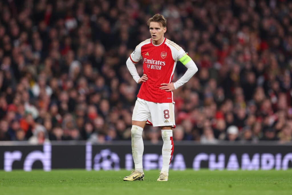 Tottenham vs Arsenal: Martin Odegaard salió lesionado de su tobillo en el encuentro de Nations League entre Noruega vs Austria. Los medicos afirman que podría estar fuera por varias semanas(Photo by Julian Finney/Getty Images)