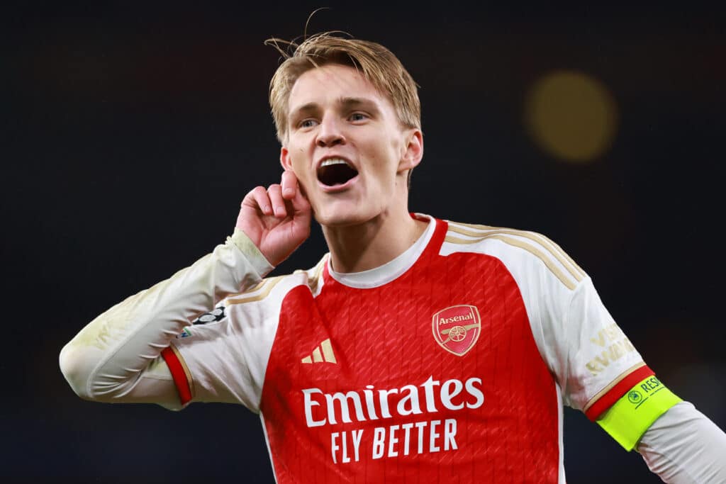 Martin Odegaard: Se encienden las alarmas por la lesión en el tobillo del capitán del Arsenal. (Photo by Marc Atkins/Getty Images)