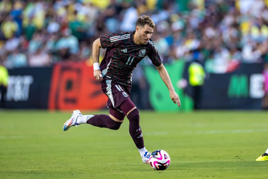 Javier Aguirre puede darle a la confianza a Santiago Giménez en la delantera de la Selección Mexicana.