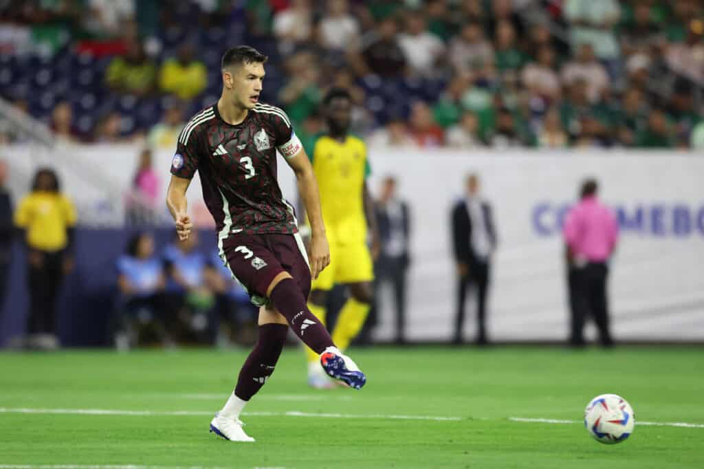 El defensa de la Selección Mexicana, César Montes, rompió récord en la Copa América 2024, al sumar 19 pases que rompieron líneas.