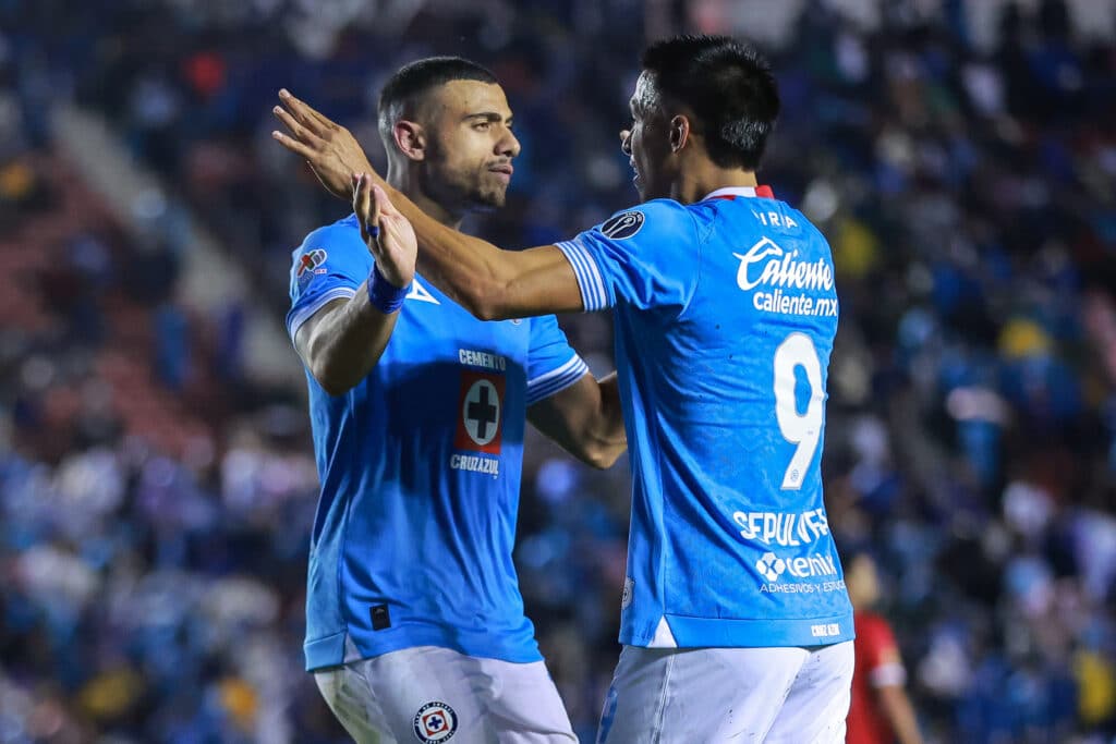 Con Cruz Azul, Giorgios Giakoumakis suma 665 minutos jugados.