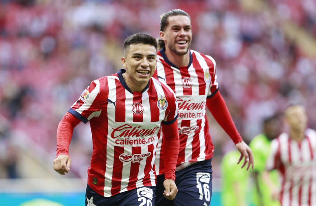 Chivas no contará con dos jugadores para el duelo ante el América.