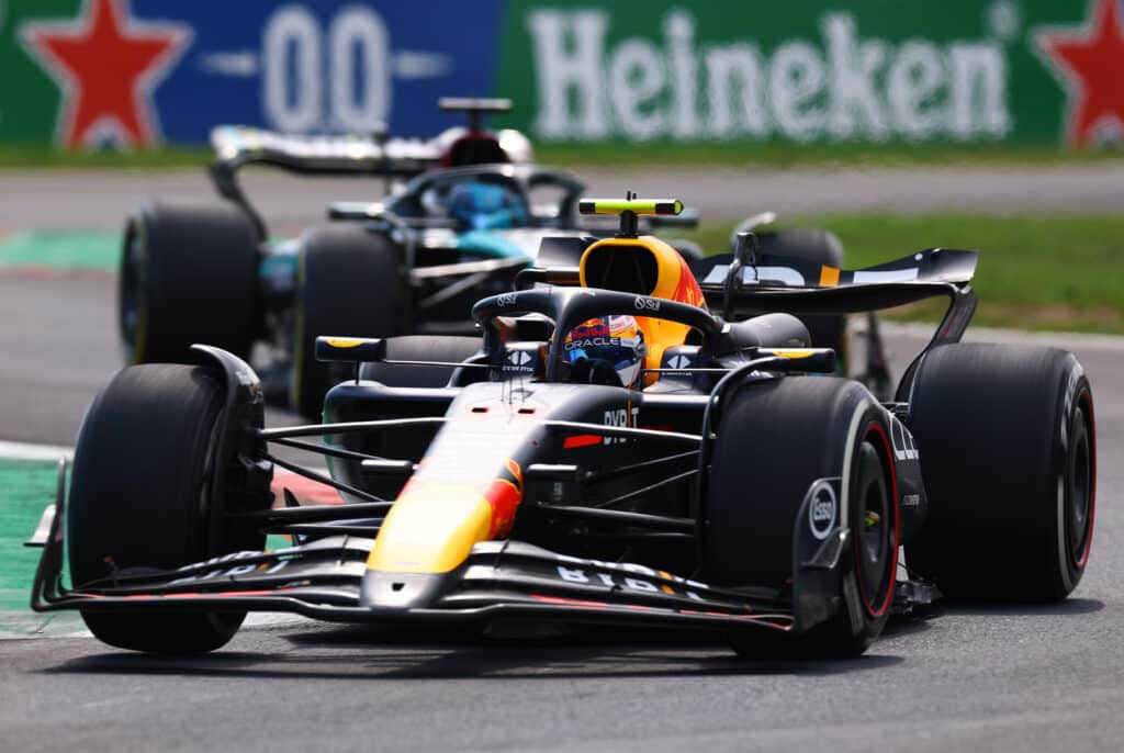 Checo Pérez arrancó en la octava posición en el circuito de Monza.