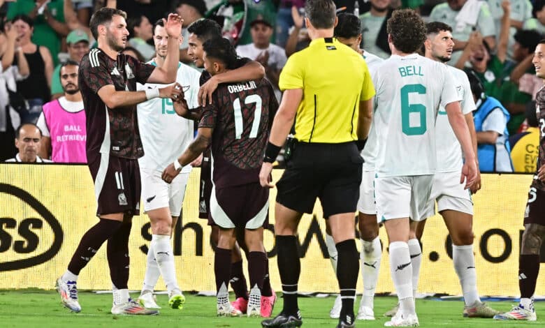 La Selección Mexicana fue castigado por la afición en Pasadena, California.