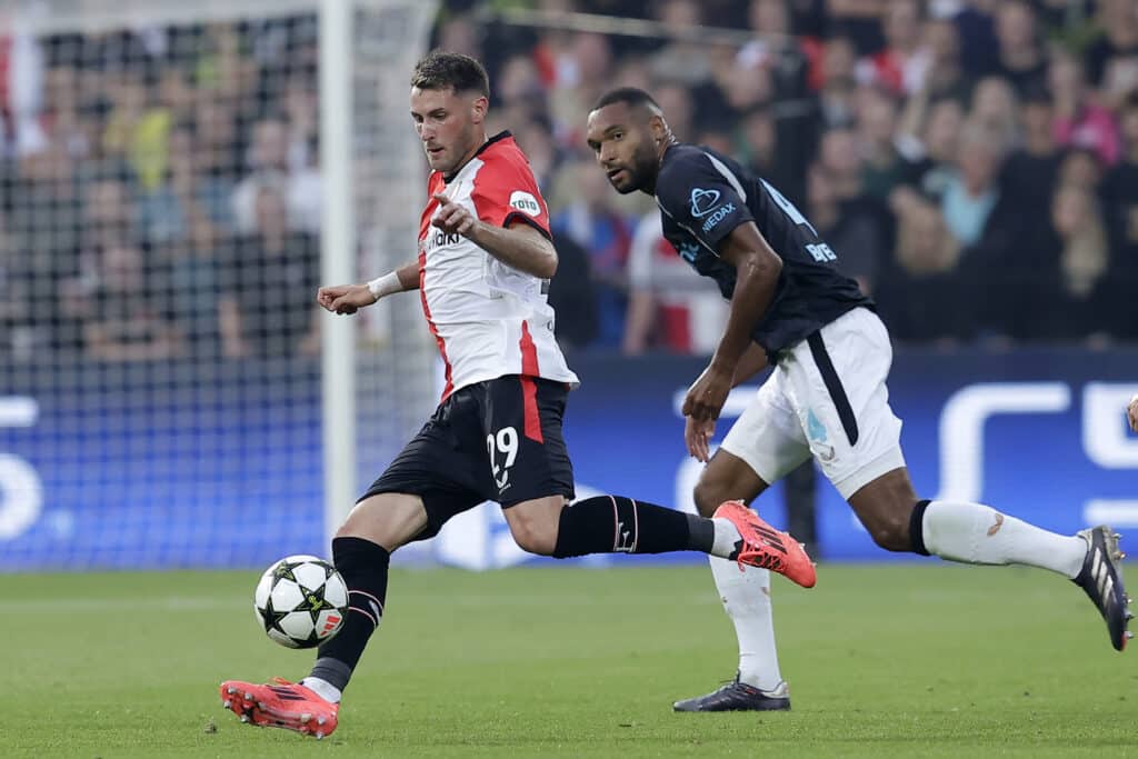 Por la liga, Santiago Giménez suma dos goles en cuatro partidos con Feyenoord.