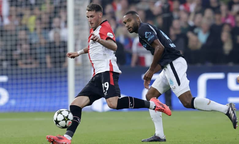 Por la liga, Santiago Giménez suma dos goles en cuatro partidos con Feyenoord.