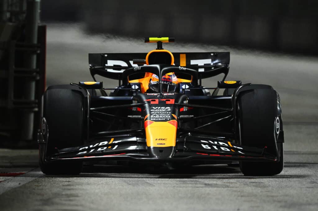 Checo Pérez arrancó en la séptima fila de la parrilla en el GP del Singapur.