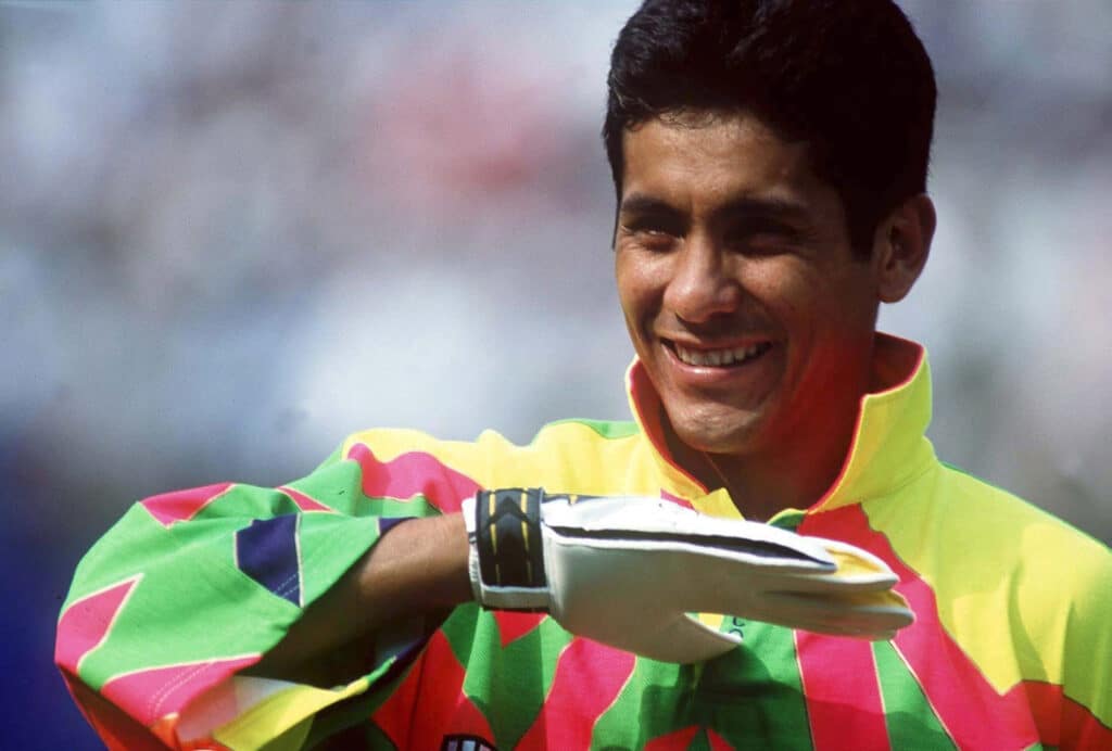 En la Liga MX, Jorge Campos jugó en Pumas, Atlante y Puebla.