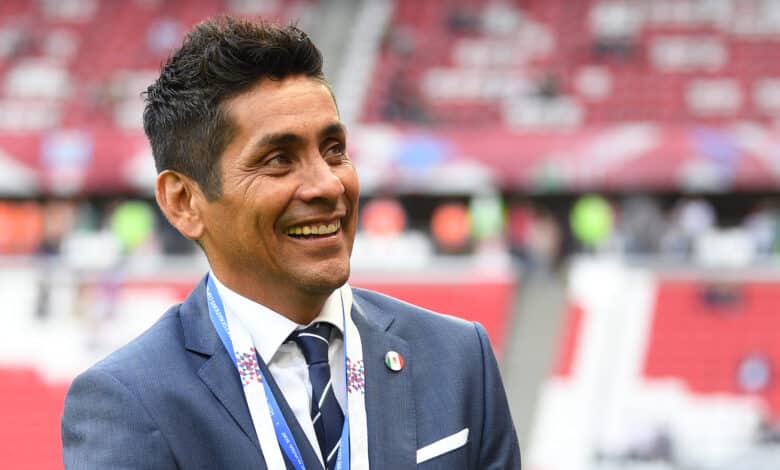 Jorge Campos es una de las opciones para el banquillo de los Pumas.