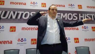 Cuauhtémoc Blanco es futbolista mexicano posando en su campaña por la gobernatura del Estado de Morelos