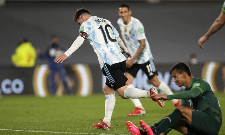 En el último Argentina vs Bolivia en Buenos Aires, la albiceleste ganó 3-0, con tres goles de Lionel Messi.