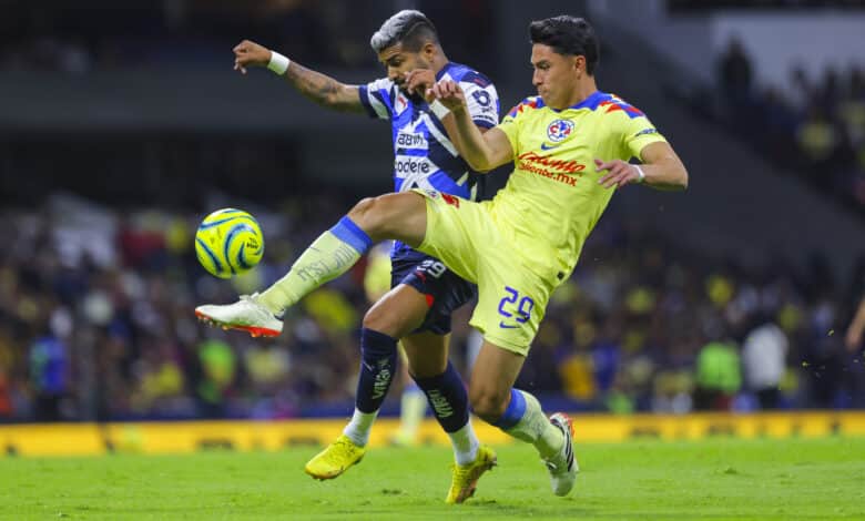 Ramón Juárez no culminó el entrenamiento de este viernes con América.