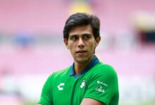 José Juan Macías con Santos Laguna previo a un partido por Liga MX en 2024